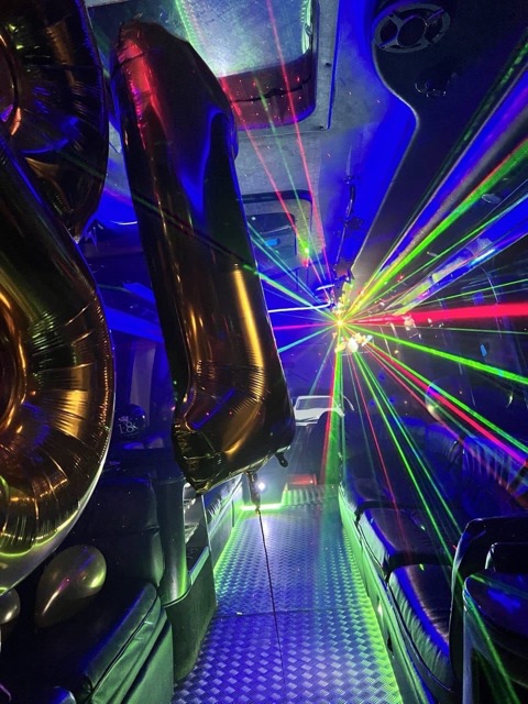 Limo bus illuminato per eventi privati a Roma