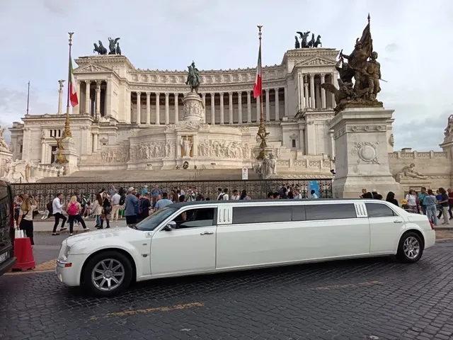 Chrysler Limousine per cerimonie ed eventi eleganti a Roma