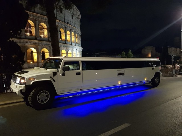 Interni Hummer Limousine con luci per feste ed eventi a Roma