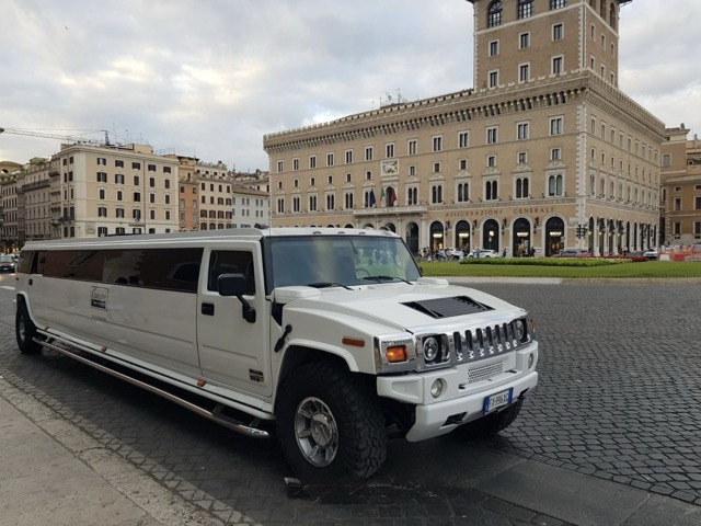 Hummer Limousine a Roma per addii al celibato e nubilato